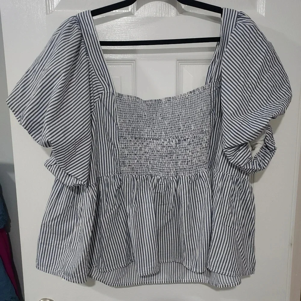 NWOT Old Navy Blue and White Striped Puff Sleeve Babydoll Blouse in Size 4X